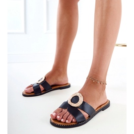 Chanclas negras con una decoración dorada y recortes en el cinturón negro 2
