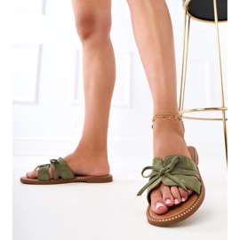 Chanclas verdes con arco y decoración en los bordes 5