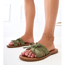 Chanclas verdes con arco y decoración en los bordes 4