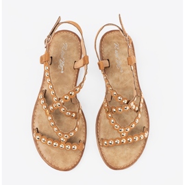 Sandalias planas de caramelo con tachuelas beige 3