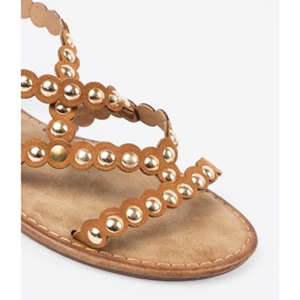 Sandalias planas de caramelo con tachuelas beige 4