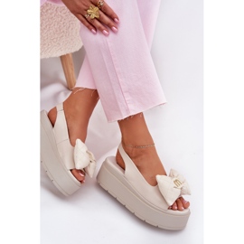 Sandalias de cuero para mujeres en la plataforma con chebello 4641 beige 10