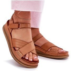 Sandalias de cuero para mujeres en la plataforma Maciejka L7064-04 Brown marrón 9