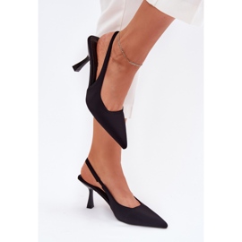 Sandalias de mujer en un alfiler negro 5