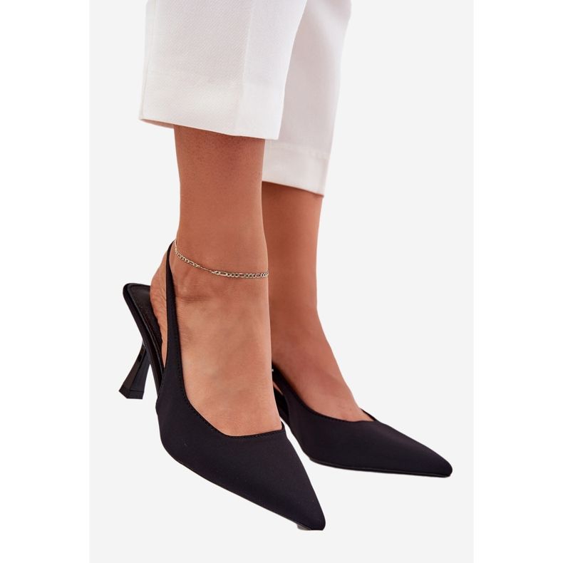 Sandalias de mujer en un alfiler negro 1 Sandalias de mujer en un alfiler negro 1