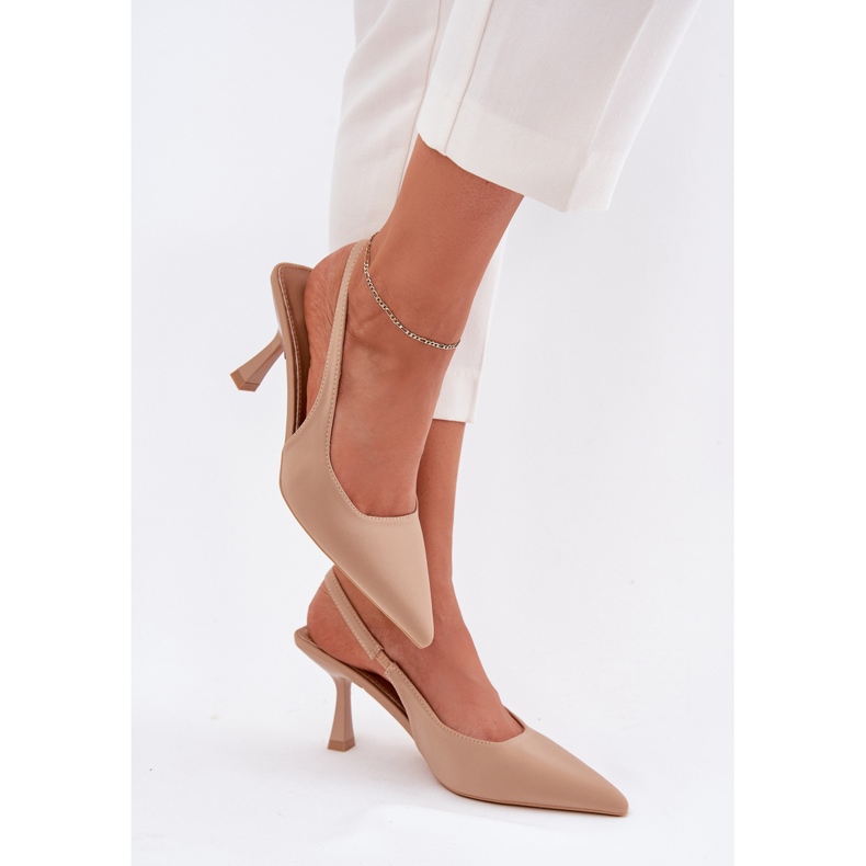 Sandalias de mujeres en el tacón alto beige 2