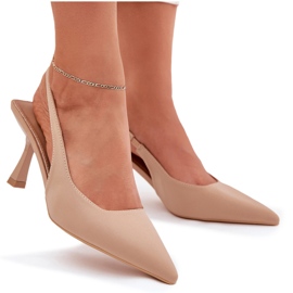 Sandalias de mujeres en el tacón alto beige 8