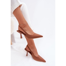 Sandalias para mujeres en el alfiler de camello marrón 7