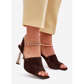 Sandalias de gamuza sobre un tacón alto con un brazalete decorativo de chocolate Chebello 4440 marrón 8