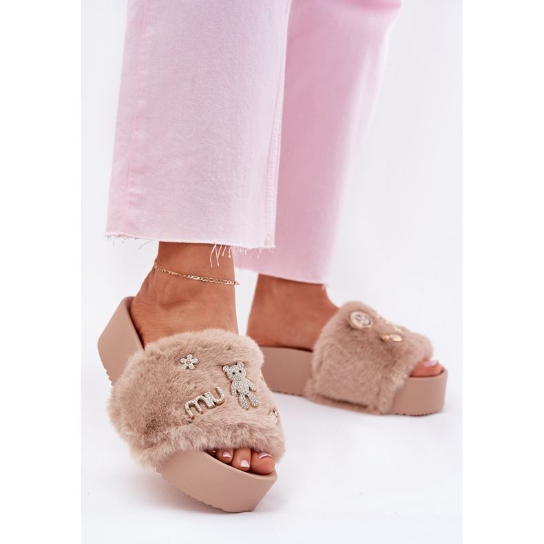 Flip Flip Flip Flip en la plataforma con pieles y alfileres dorados beige 2