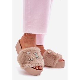 Flip Flip Flip Flip en la plataforma con pieles y alfileres dorados beige 1