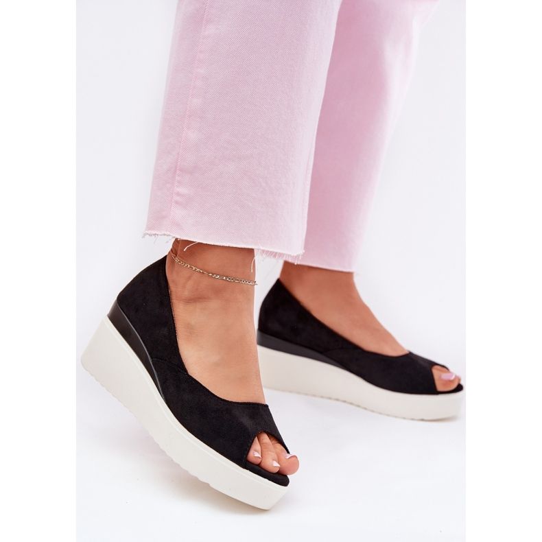 Sandalias para mujeres para una cuña con Eco Suede Black negro 2