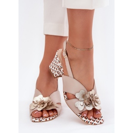 Sandalias de cuero para mujeres en la Laura Messi 2950 Beige Flowers Post 3