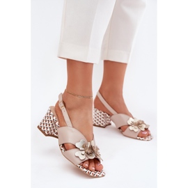 Sandalias de cuero para mujeres en la Laura Messi 2950 Beige Flowers Post 2