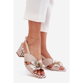 Sandalias de cuero para mujeres en la Laura Messi 2950 Beige Flowers Post 1