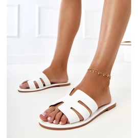 Flip blancos -flops decorados con recortes 1