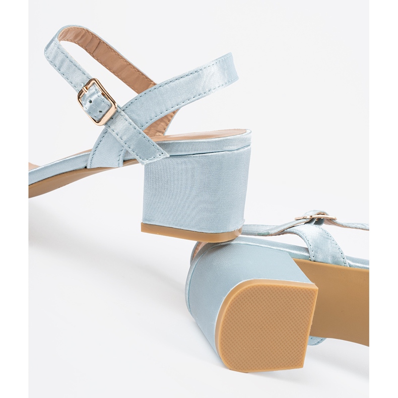 Sandalias azules en un post 2 Sandalias azules en un post 2