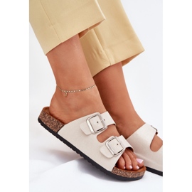 Zapatillas para mujeres en una plataforma de corcho con hebillas beige 7