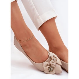 Bailarinas pintadas con arco y un broche dorado beige oscuro rivona 7