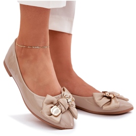 Bailarinas pintadas con arco y un broche dorado beige oscuro rivona 8