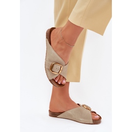 Chanclas de cuero con una abrazadera dorada Maciejka 07000-22 Pistacho verde 3