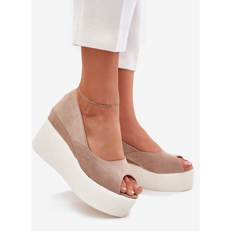 Sandalias para mujeres para cuña y beige de plataforma 1