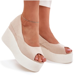 Sandalias de mujeres en la cuña y la plataforma de beige ligero 8