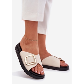 Zapatillas para mujeres en la plataforma con una abrazadera dorada beige 1