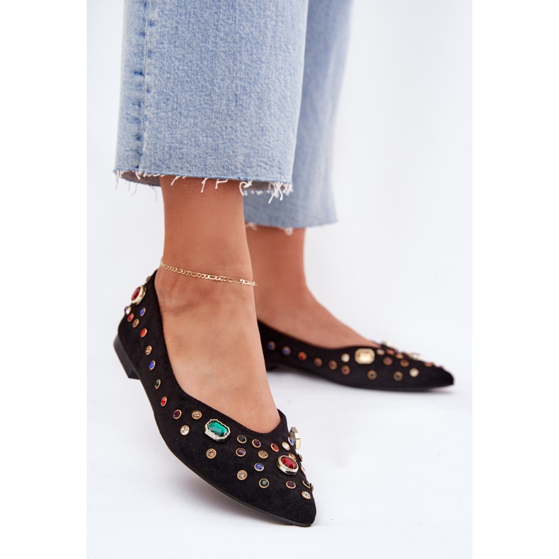 Bailarinas femeninas decoradas con cristales negros 2