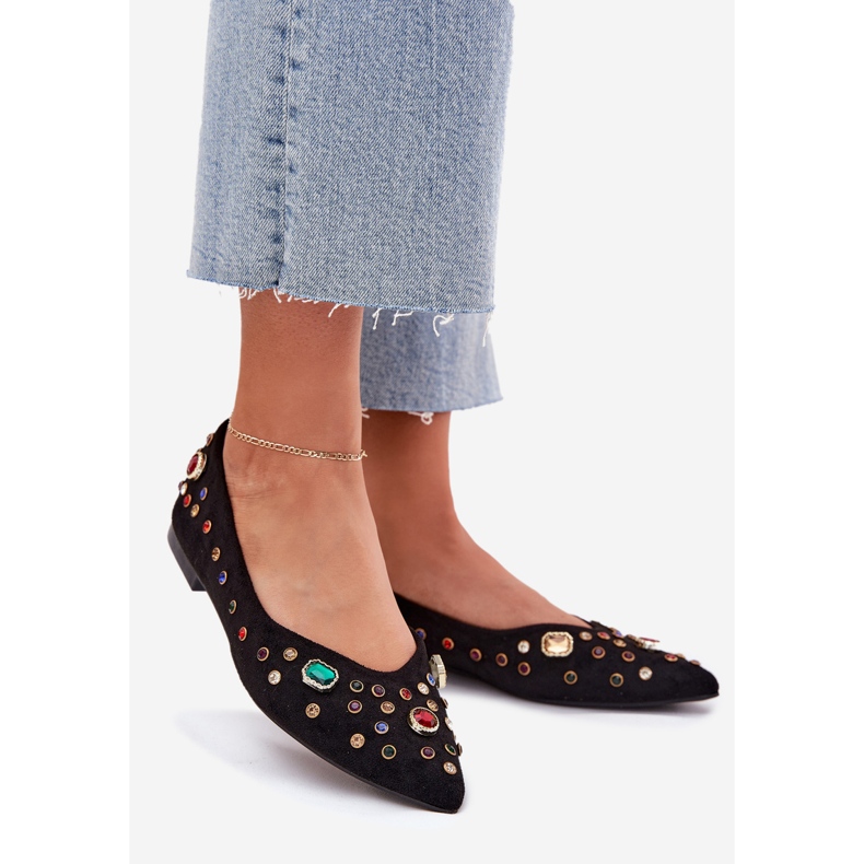 Bailarinas femeninas decoradas con cristales negros 1