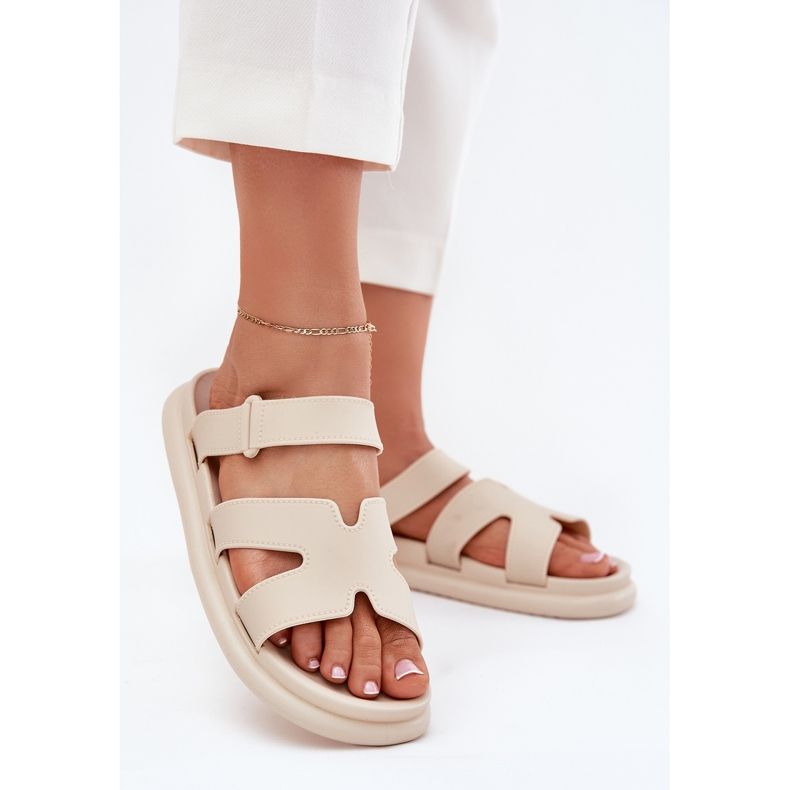 Zapatillas de goma de mujeres con cinturón beige 2 Zapatillas de goma de mujeres con cinturón beige 2
