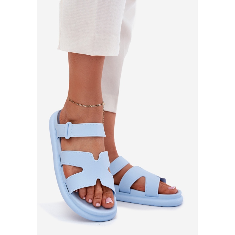 Flip de goma de mujeres con cinturón azul 1 Flip de goma de mujeres con cinturón azul 1