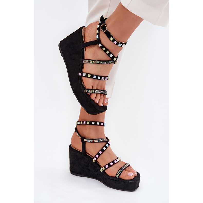 Sandalias para mujeres para cuña con decoración en rayas negras negro 2