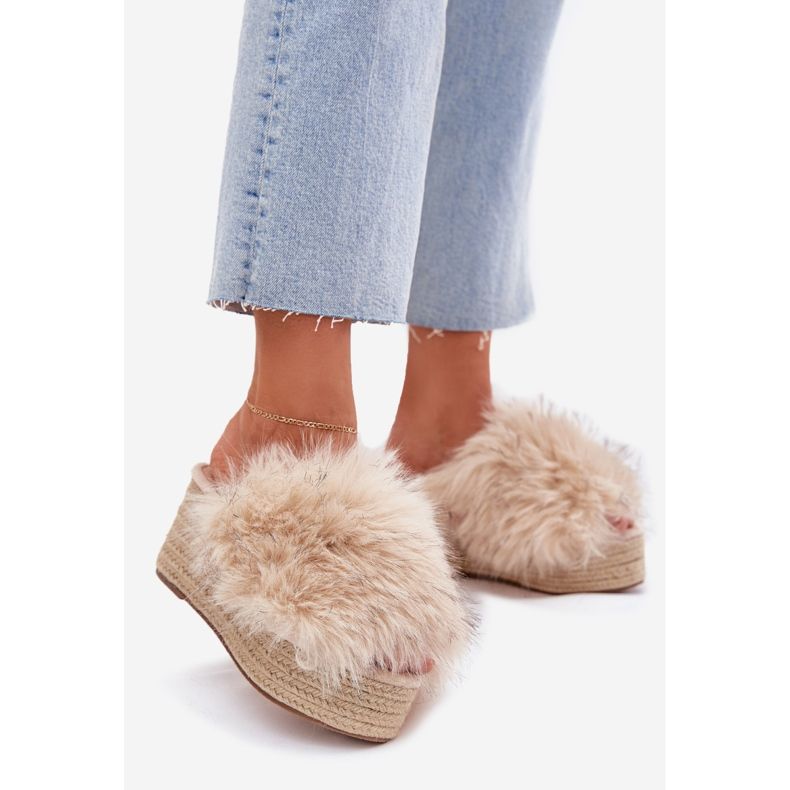 Cuñas de mujeres con cuña con piel y trenza beige 1 Cuñas de mujeres con cuña con piel y trenza beige 1