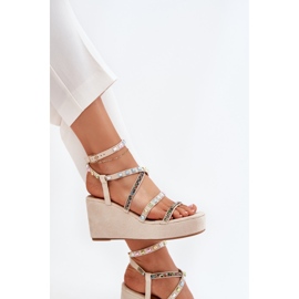 Sandalias para mujeres para cuña con decoración en rayas beige 7