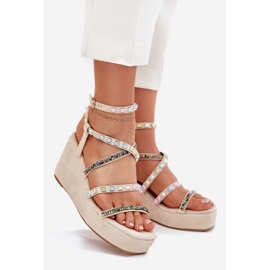 Sandalias para mujeres para cuña con decoración en rayas beige 1