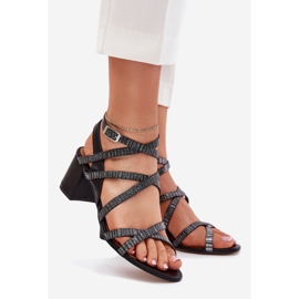Sandalias de cuero para mujeres con rayas en el Maciejka Post 06969-01 Negro 1