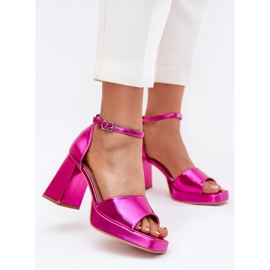 Sandalias de mujeres pintadas en el post fucsia rosado 2