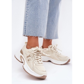 Zapatillas de deporte para mujeres en una suela beige masiva 2