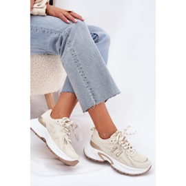 Zapatillas de deporte para mujeres en una suela beige masiva 7