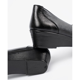 Zapatos de mujer con textura de piel de una serpiente negro 1 Zapatos de mujer con textura de piel de una serpiente negro 1