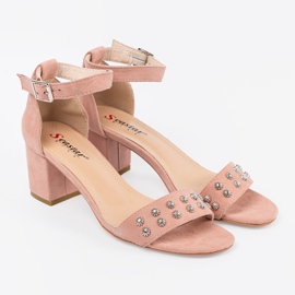 Seastar Sandalias en una publicación con tachuelas 4