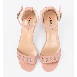 Seastar Sandalias en una publicación con tachuelas 3