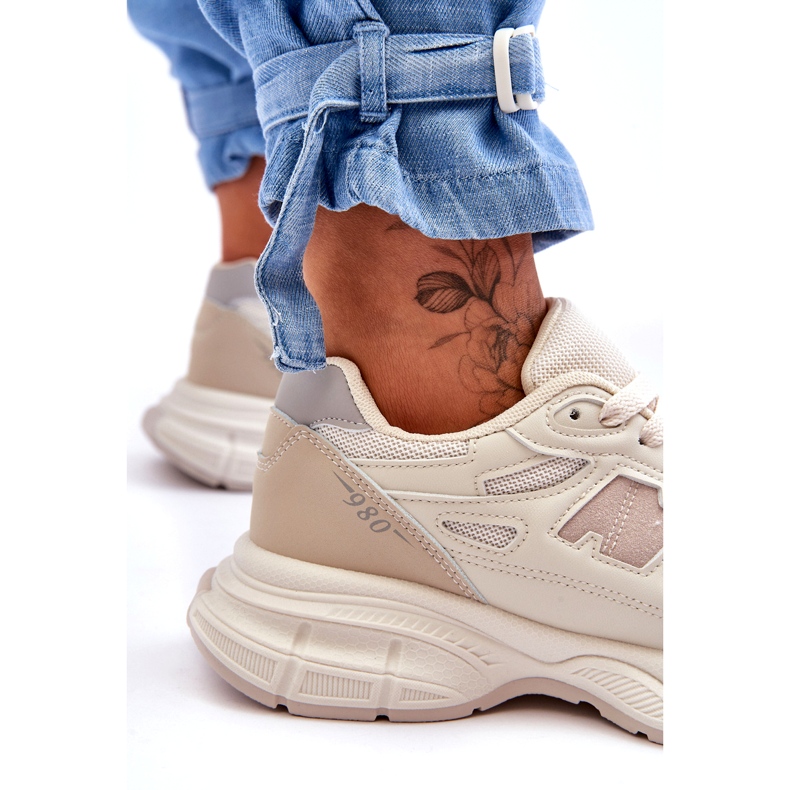 Zapatos deportivos femeninos con malla beige 1