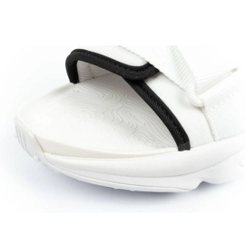 Sandalias adidas de mujeres Ozwego H67276 blanco 5