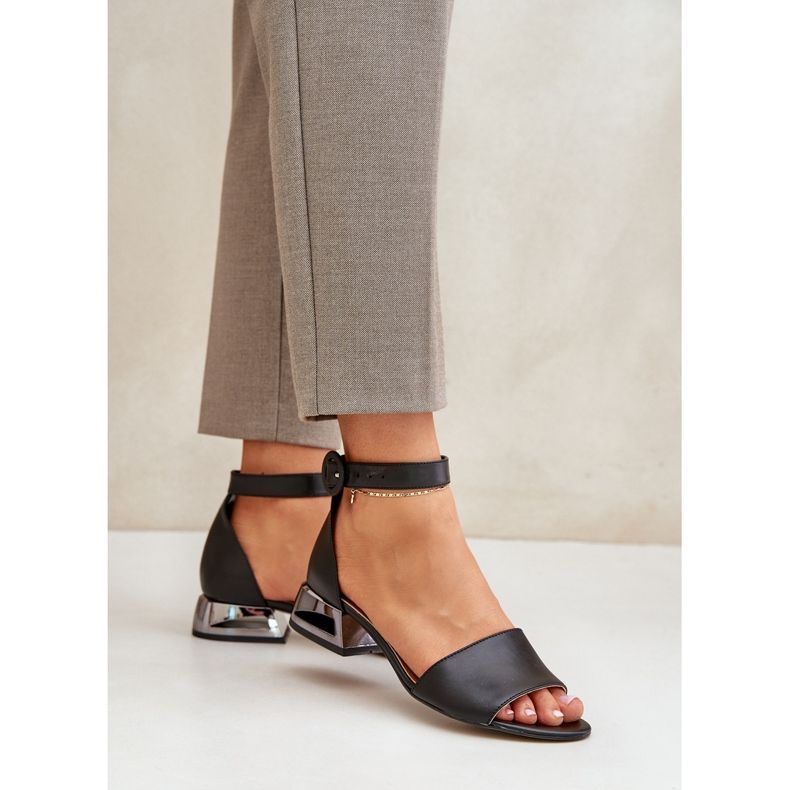 Sandalias Piel Con Tacón Plateado Laura Messi 2143 Negro 1