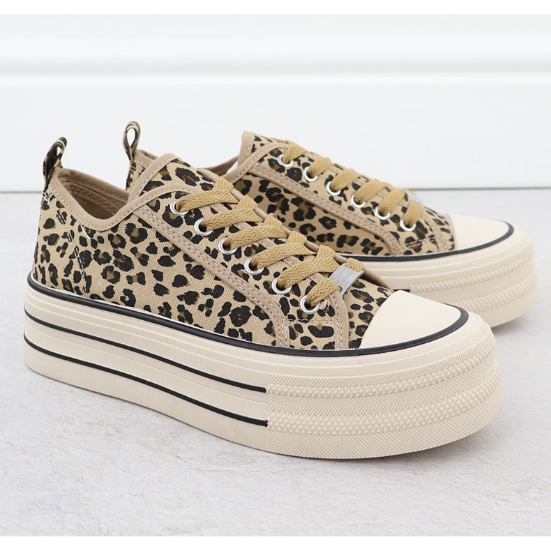 Zapatillas bajas en una plataforma de leopardo beige news 9157 2