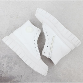 Altas zapatillas de deporte aisladas en la plataforma White News 9152 blanco 4