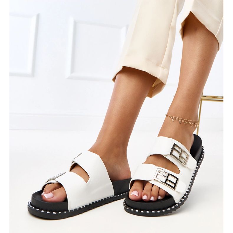 Chanclas blancas en la plataforma Blau blanco 1