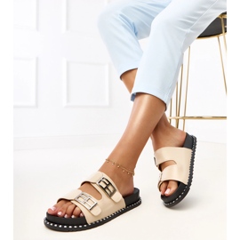 Beige chanclas en la plataforma Blau 1